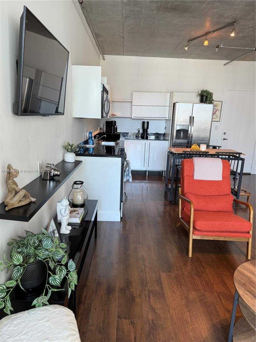 Small Image of 690 SOUTH WEST 1ST CT #1225, Miami Number 3