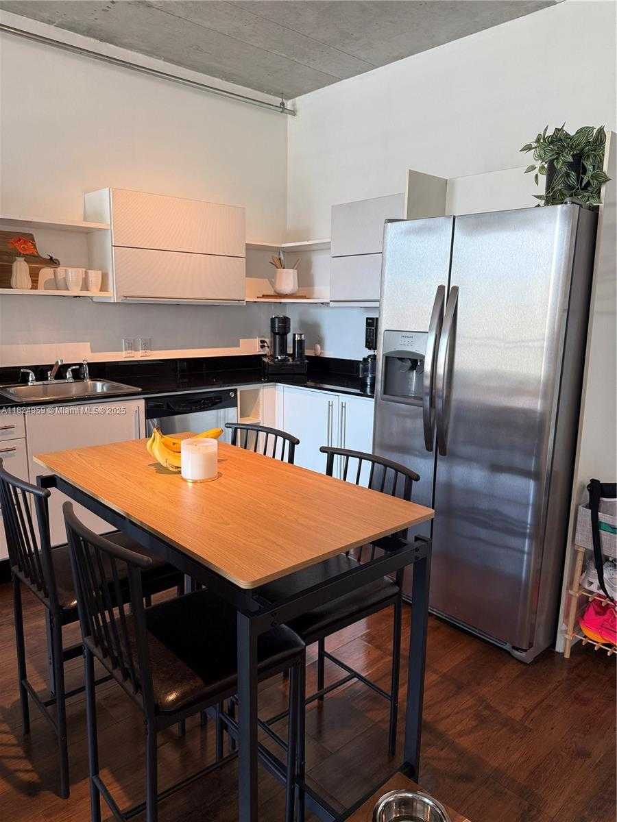 Small Image of 690 SOUTH WEST 1ST CT #1225, Miami Number 4