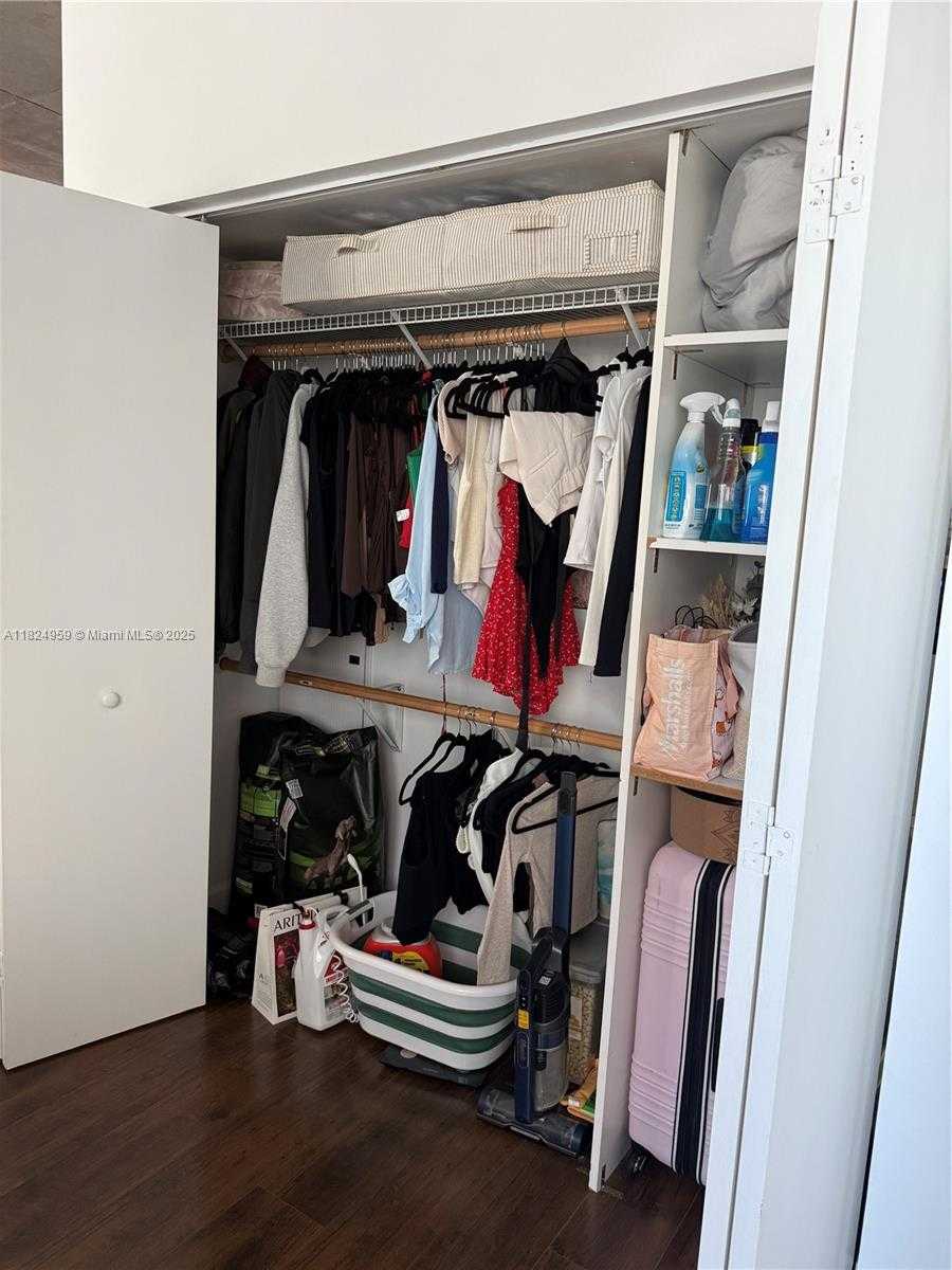 Small Image of 690 SOUTH WEST 1ST CT #1225, Miami Number 7
