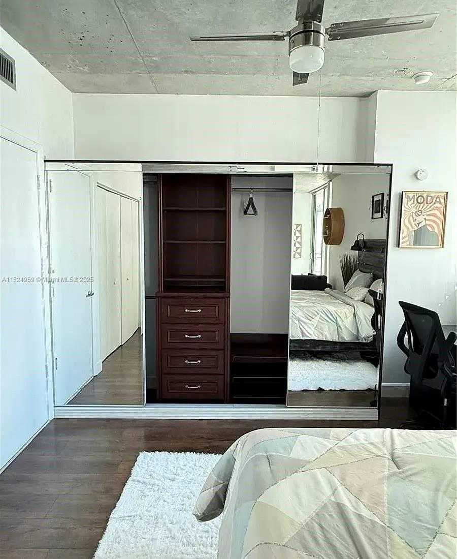 Small Image of 690 SOUTH WEST 1ST CT #1225, Miami Number 8