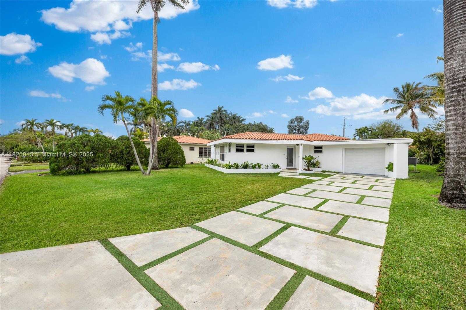 Small Image of 10650 NORTH EAST 11TH CT, Miami Shores Number 2