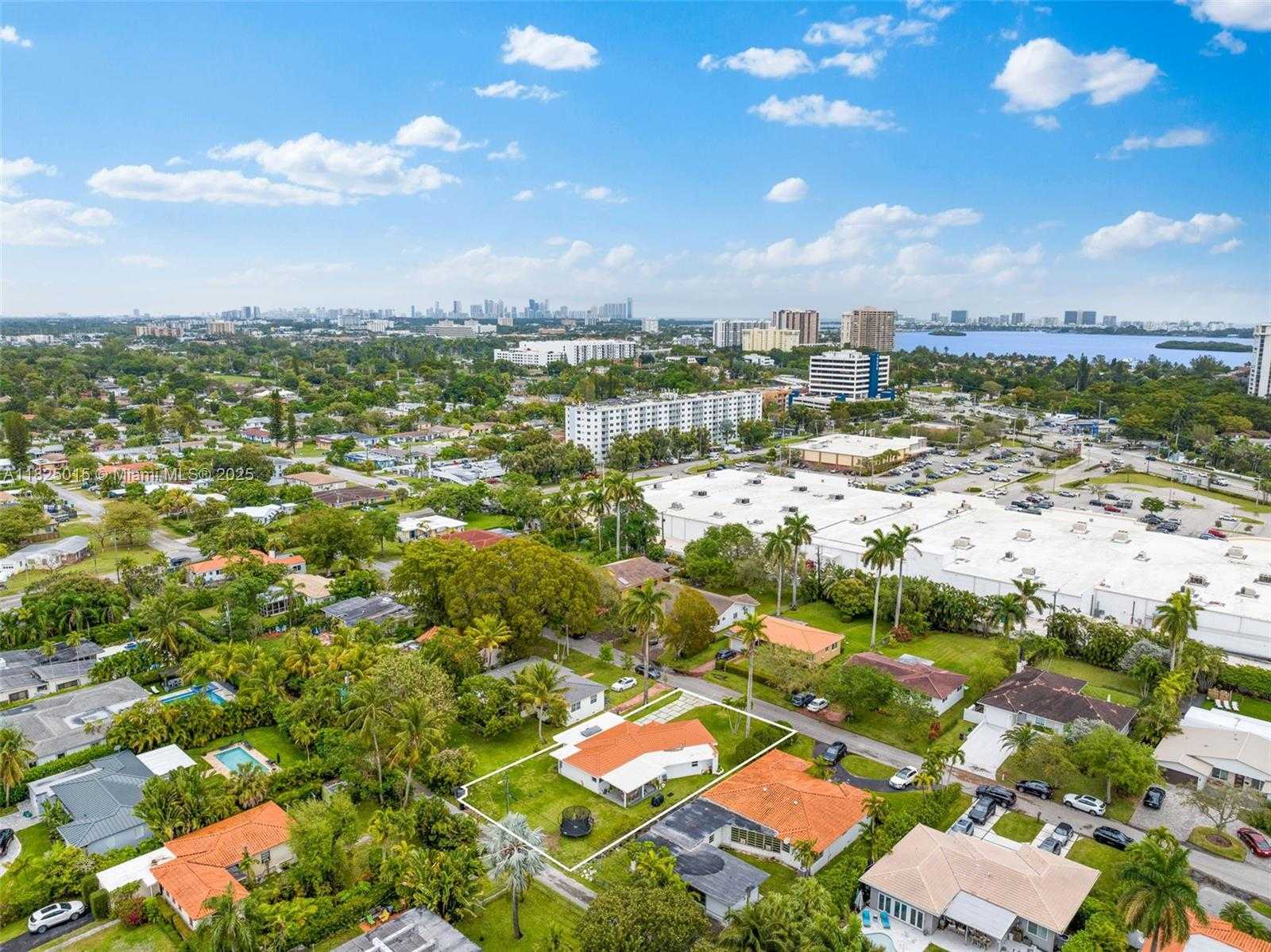 Small Image of 10650 NORTH EAST 11TH CT, Miami Shores Number 27