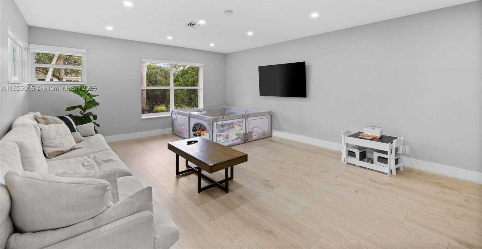 Small Image of 10650 NORTH EAST 11TH CT, Miami Shores Number 3