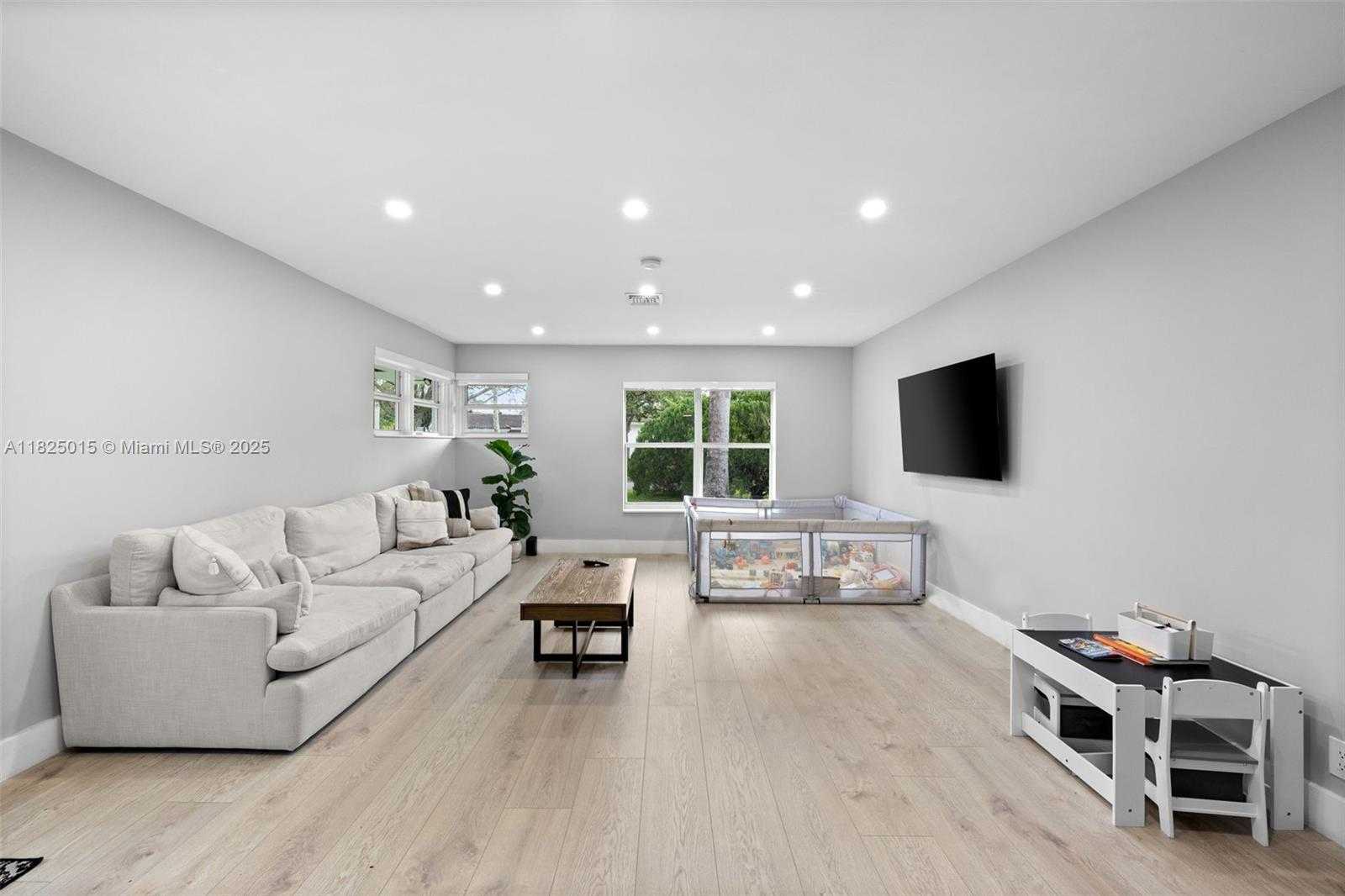 Small Image of 10650 NORTH EAST 11TH CT, Miami Shores Number 4