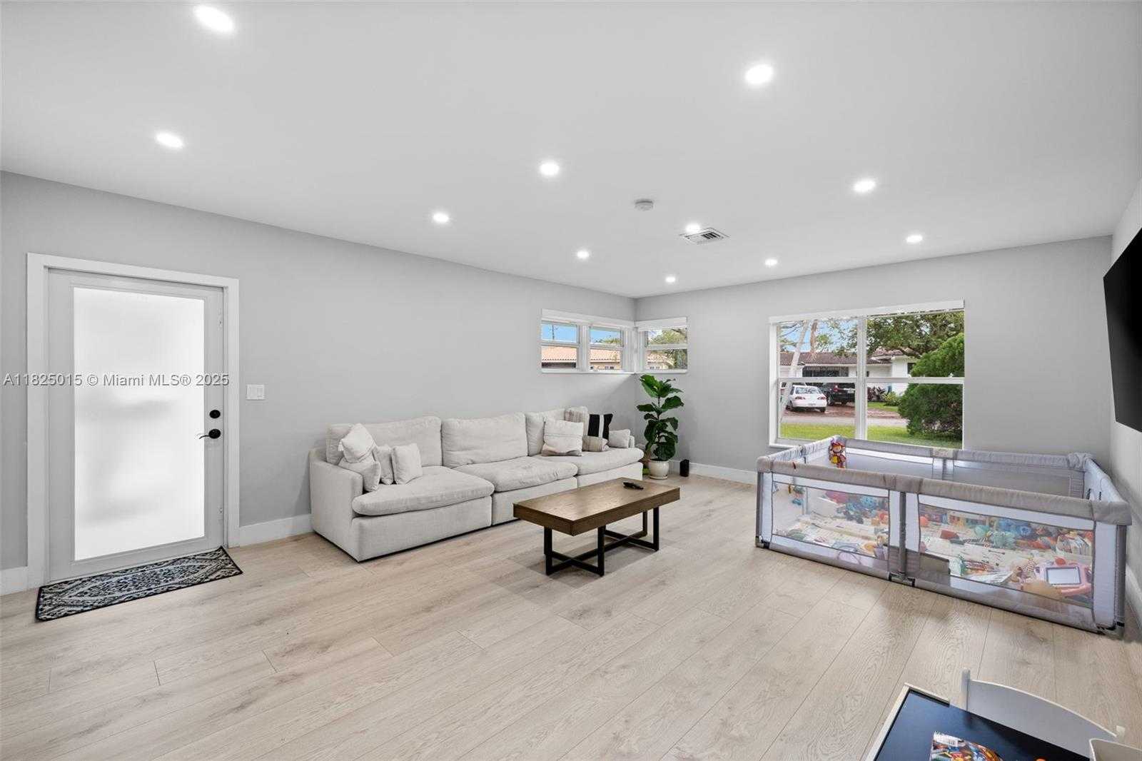 Small Image of 10650 NORTH EAST 11TH CT, Miami Shores Number 5