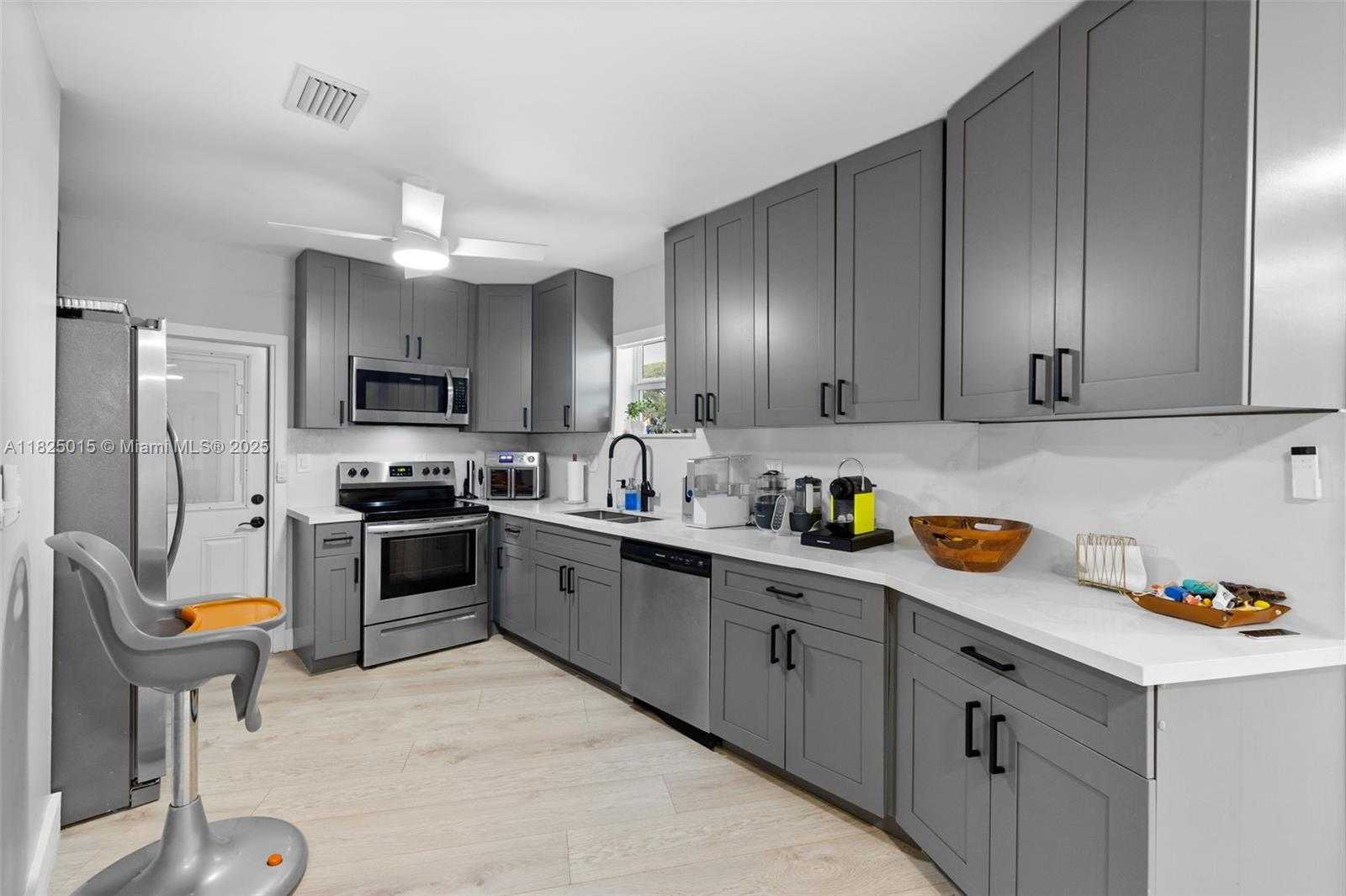 Small Image of 10650 NORTH EAST 11TH CT, Miami Shores Number 6