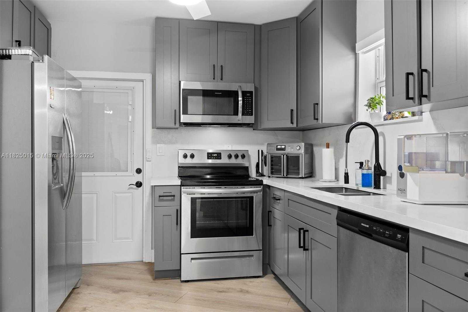 Small Image of 10650 NORTH EAST 11TH CT, Miami Shores Number 7
