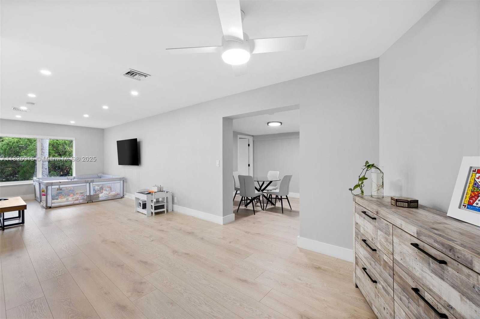 Small Image of 10650 NORTH EAST 11TH CT, Miami Shores Number 9