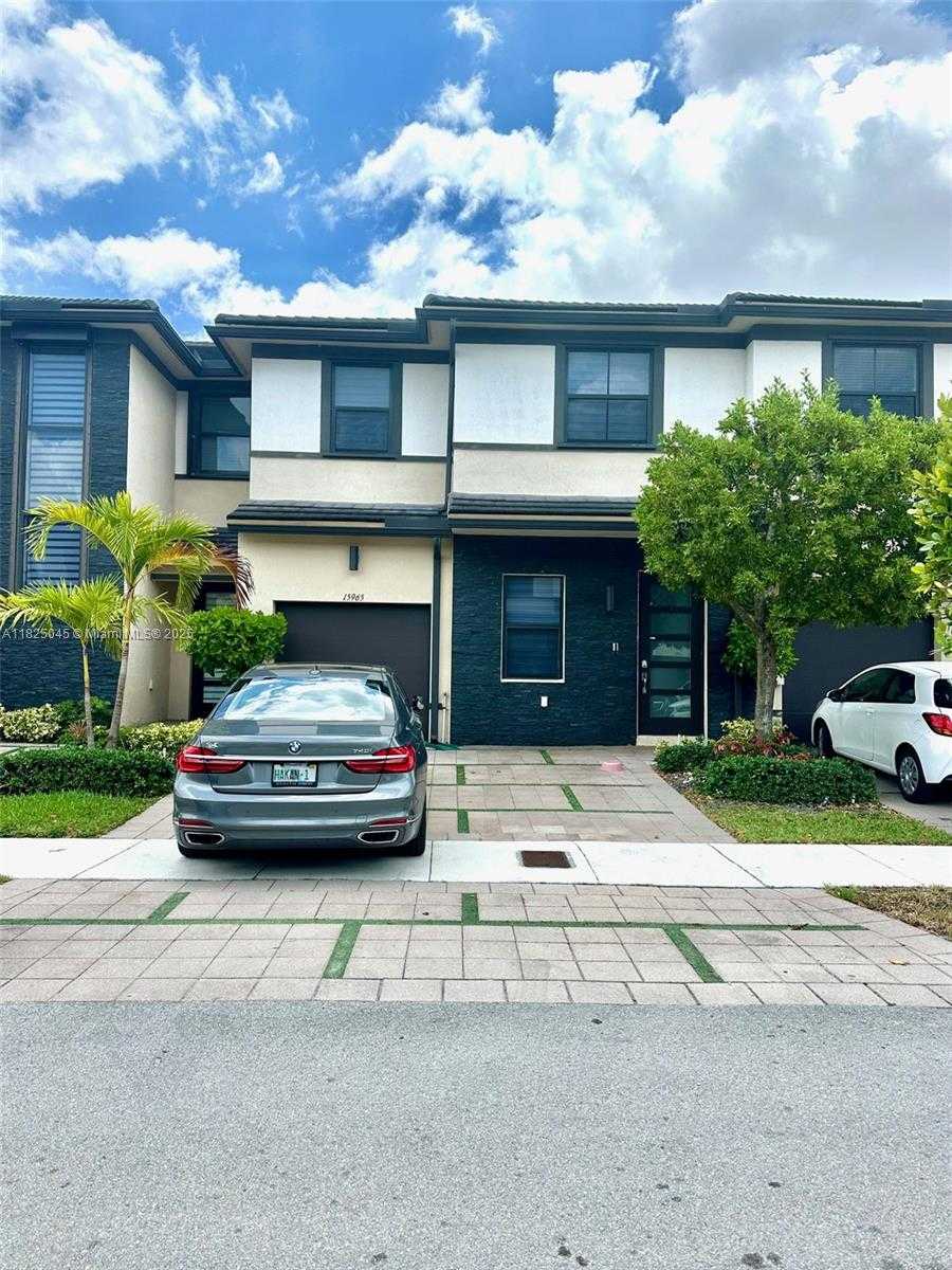 Small Image of 15965 NORTH WEST 91ST CT #15965, Miami Lakes Number 2