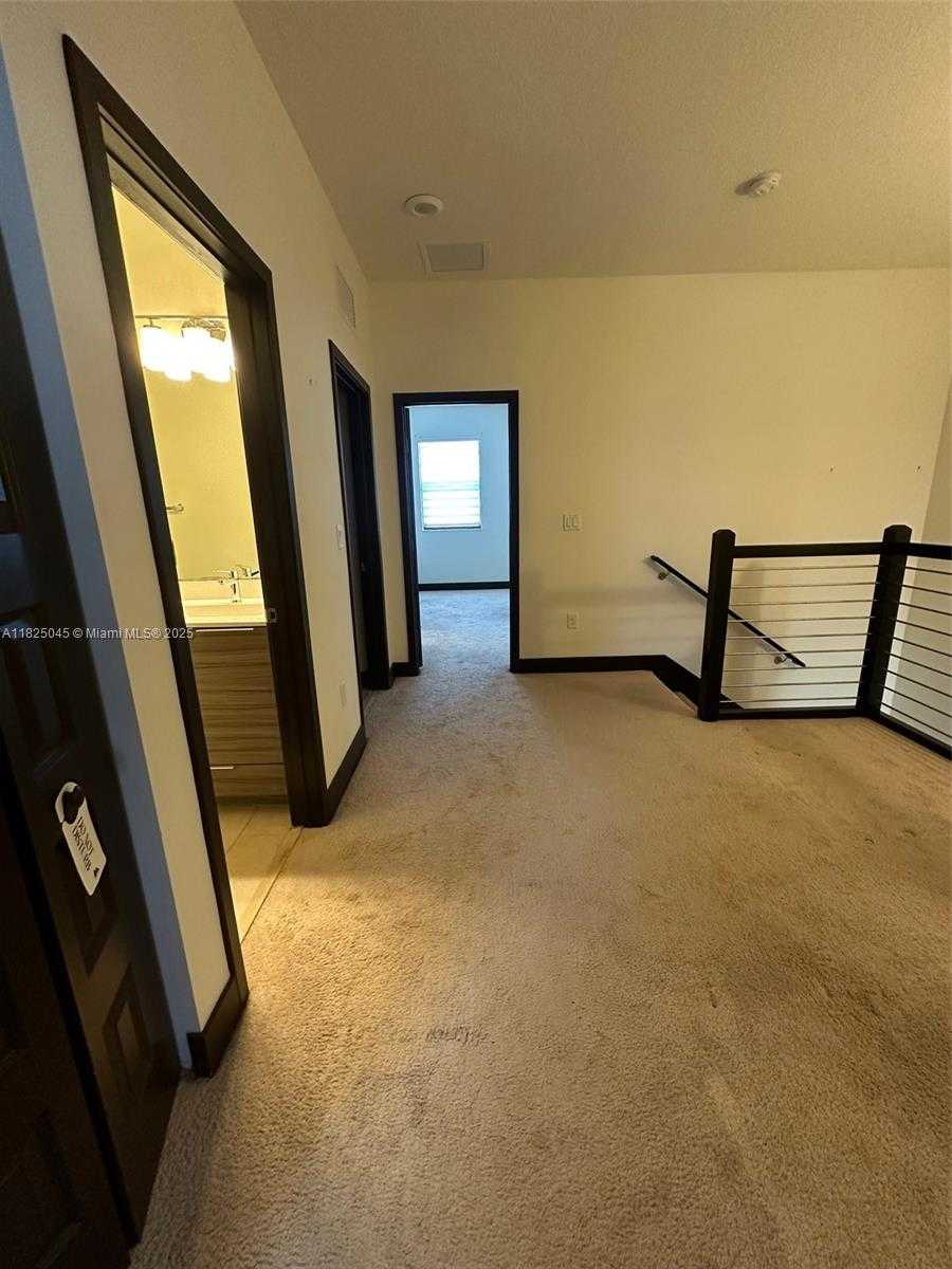 Small Image of 15965 NORTH WEST 91ST CT #15965, Miami Lakes Number 22