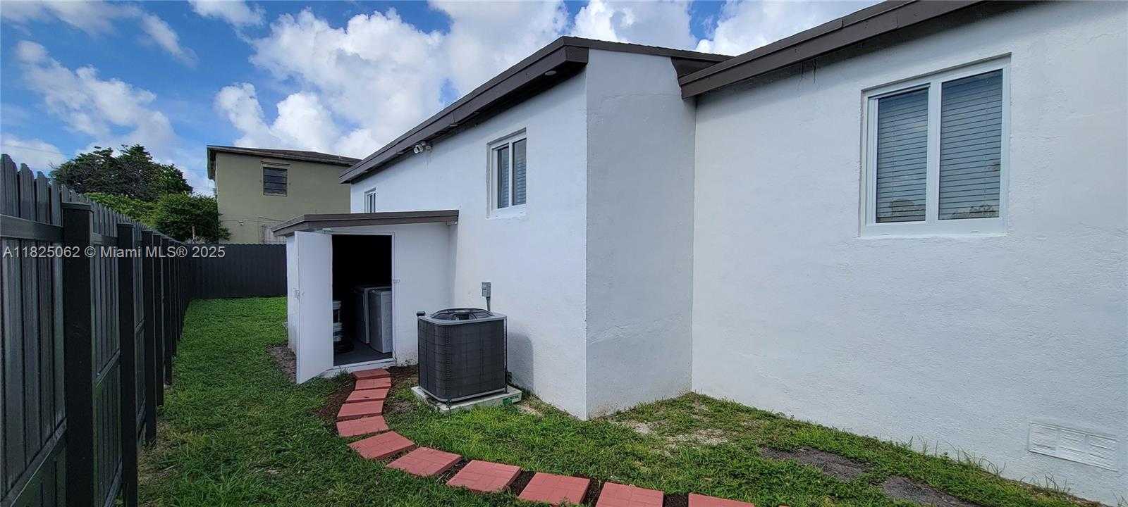 Small Image of 1520 NORTH WEST 69TH ST, Miami Number 17