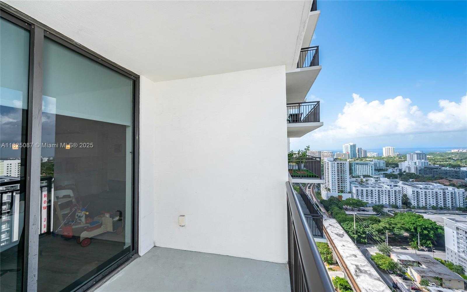 Small Image of 999 SOUTH WEST 1ST AVE #2812, Miami Number 23