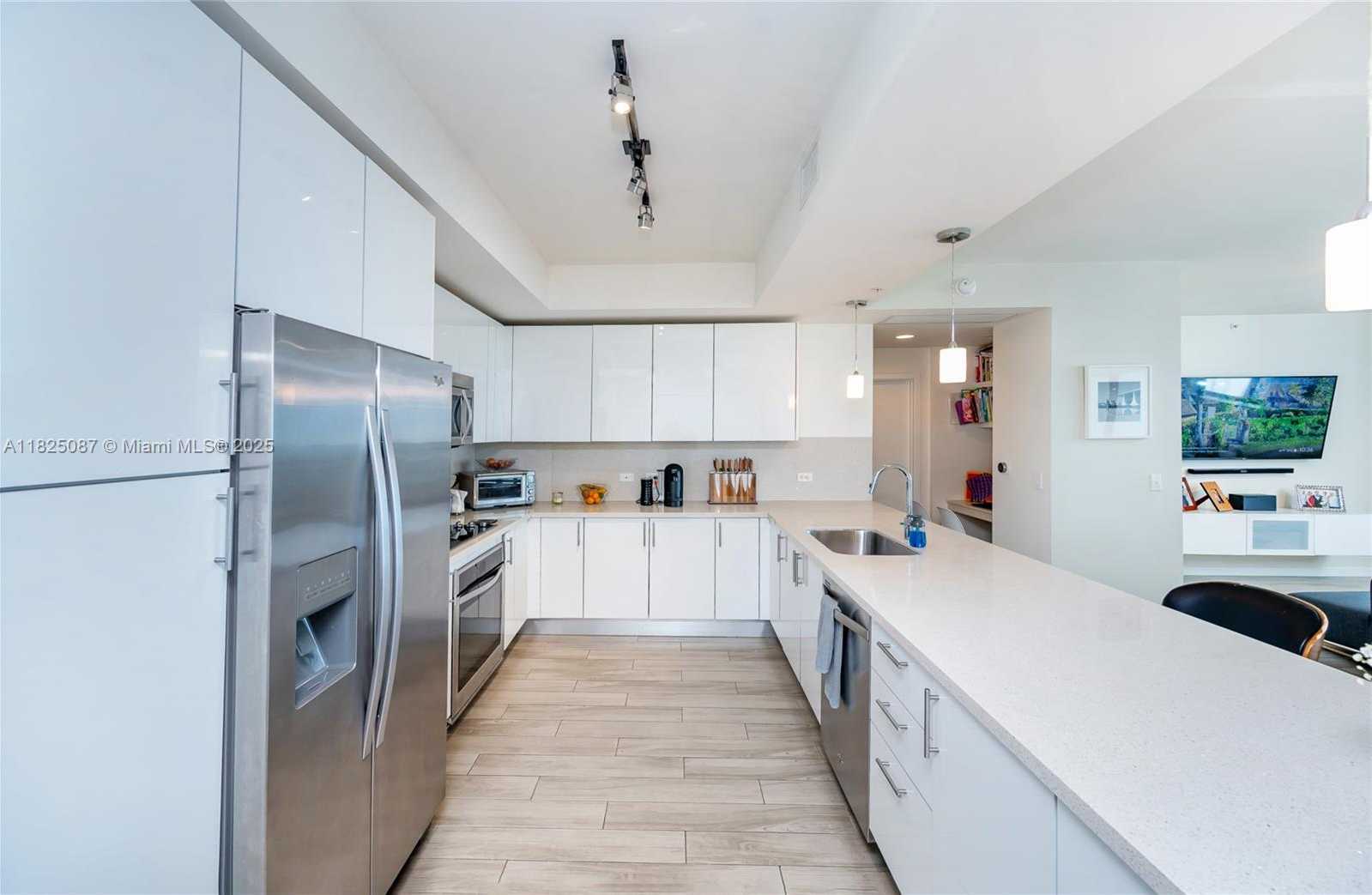 Small Image of 999 SOUTH WEST 1ST AVE #2812, Miami Number 7