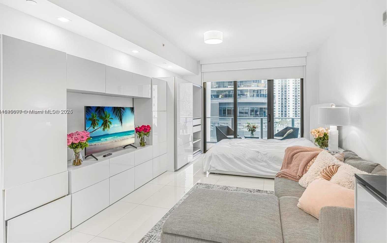 Small Image of 1010 BRICKELL AVE #1710, Miami Number 2