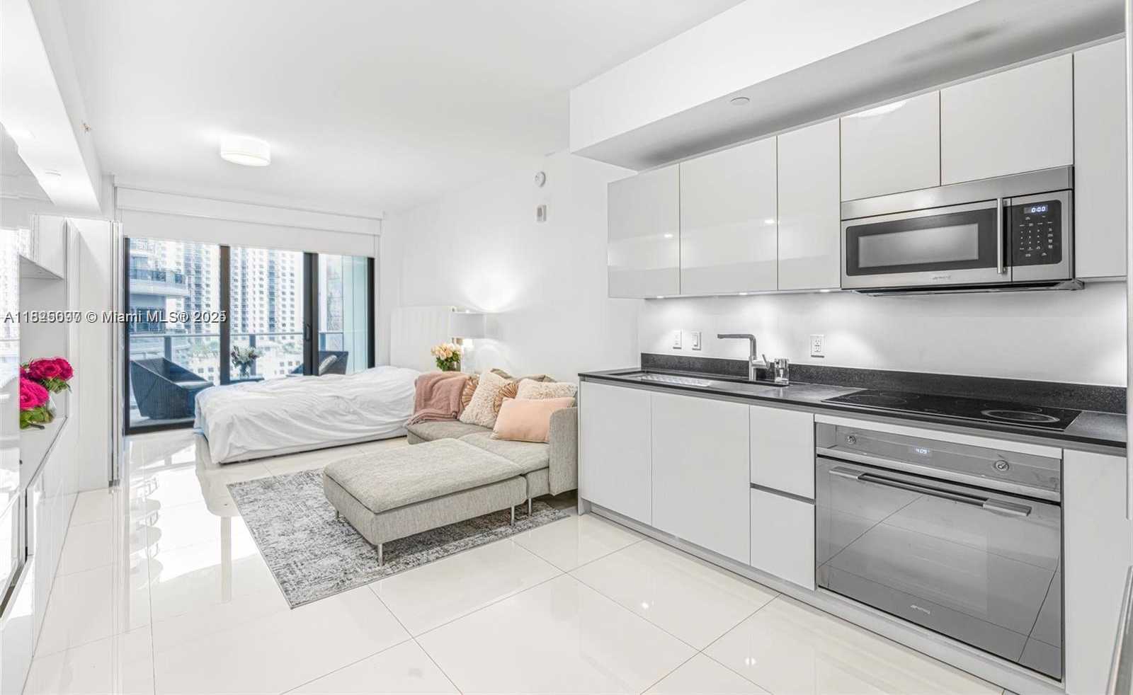 Small Image of 1010 BRICKELL AVE #1710, Miami Number 3