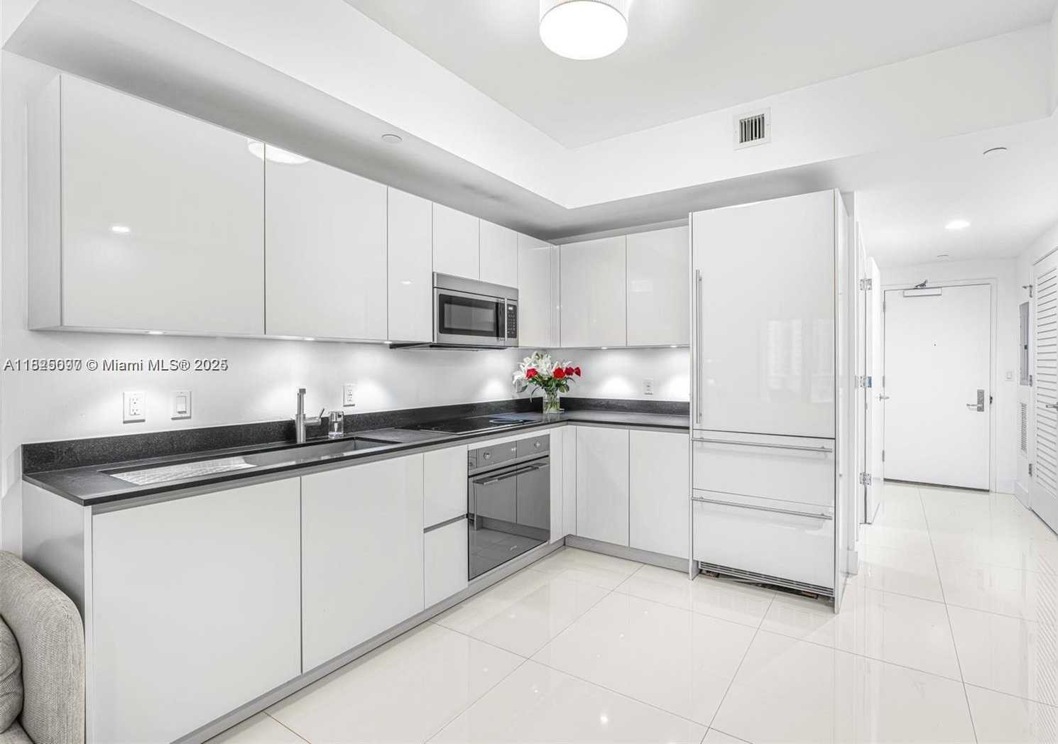 Small Image of 1010 BRICKELL AVE #1710, Miami Number 4