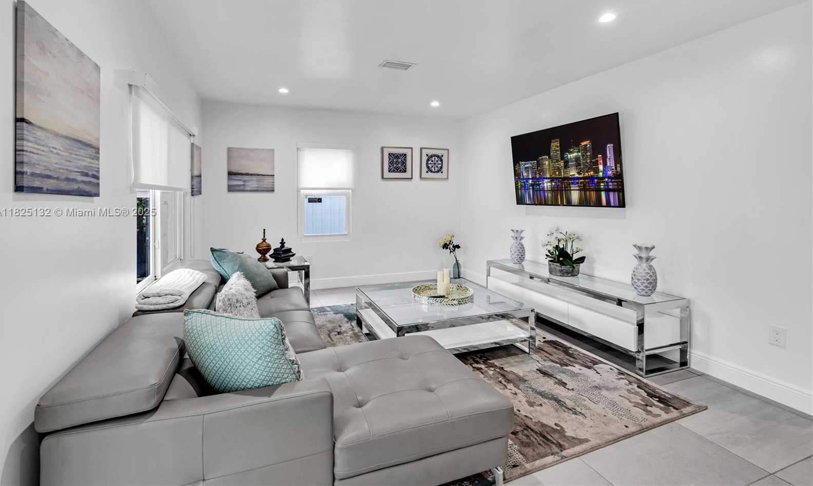 Small Image of 342 NORTH WEST 46TH ST, Miami Number 10