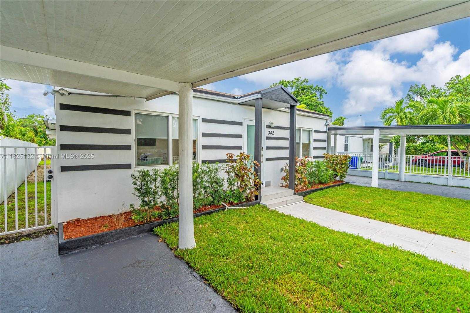 Small Image of 342 NORTH WEST 46TH ST, Miami Number 3