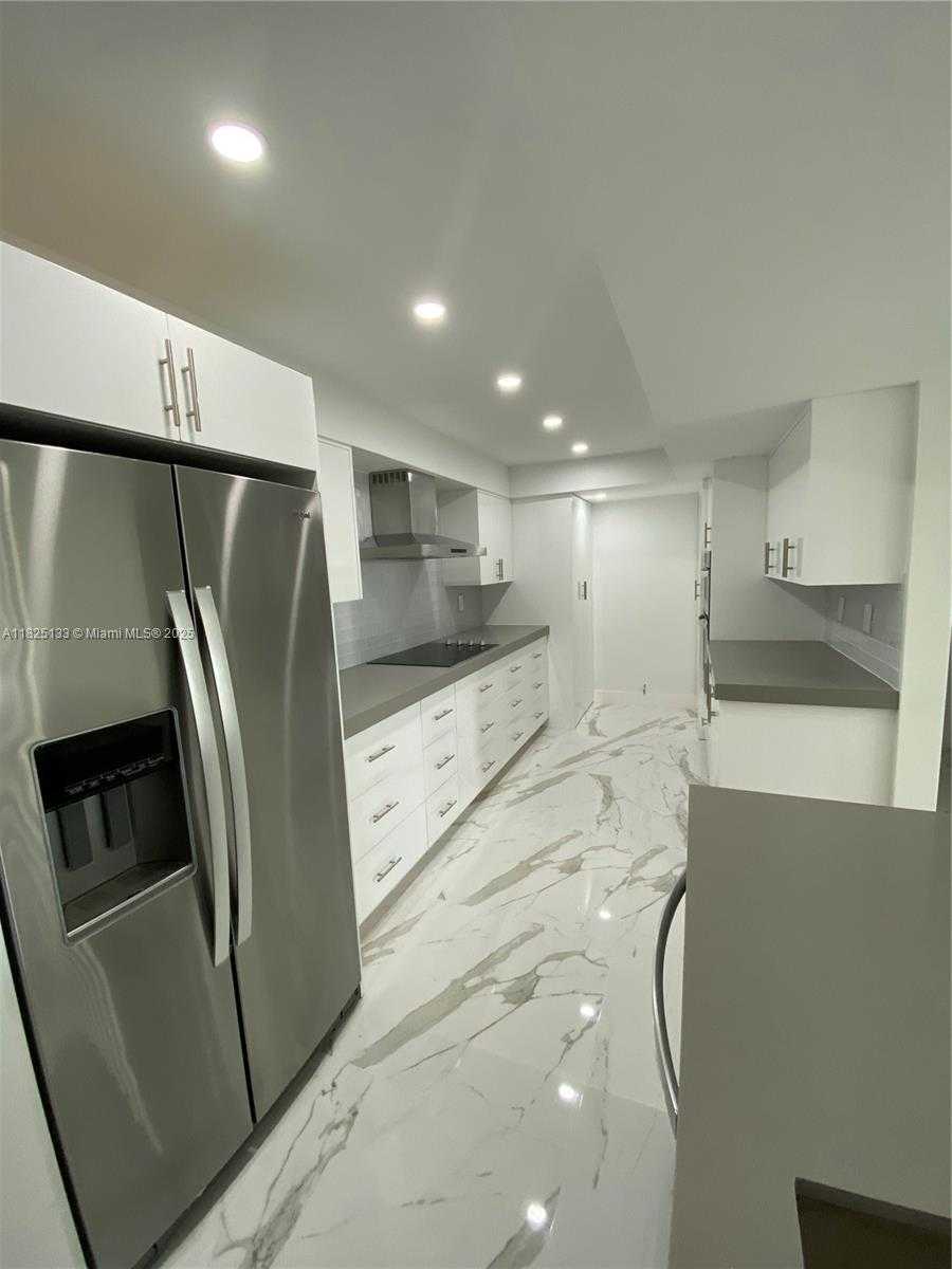 Small Image of 13951 KENDALE LAKES CIR #301A, Miami Number 4
