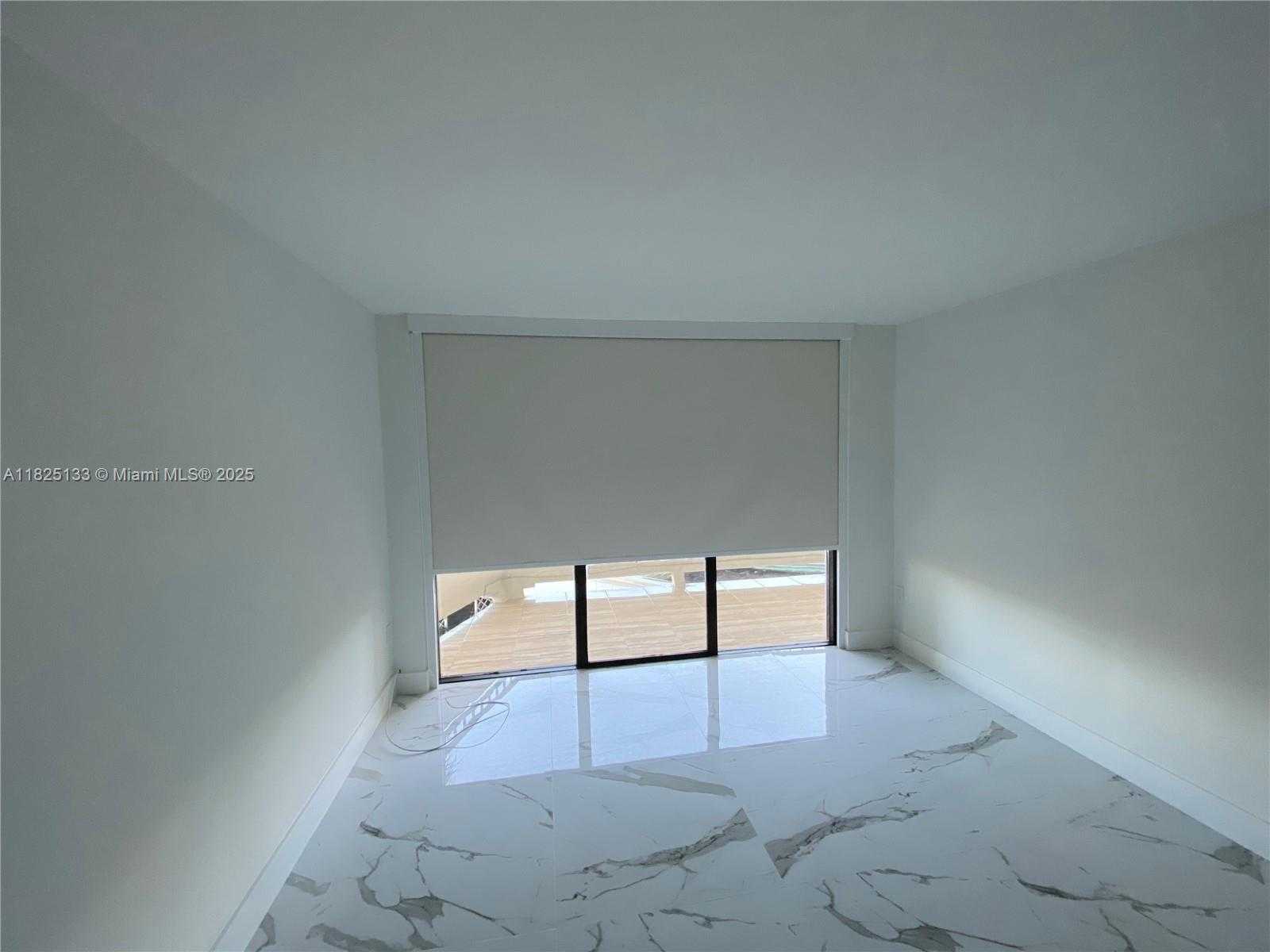 Small Image of 13951 KENDALE LAKES CIR #301A, Miami Number 5