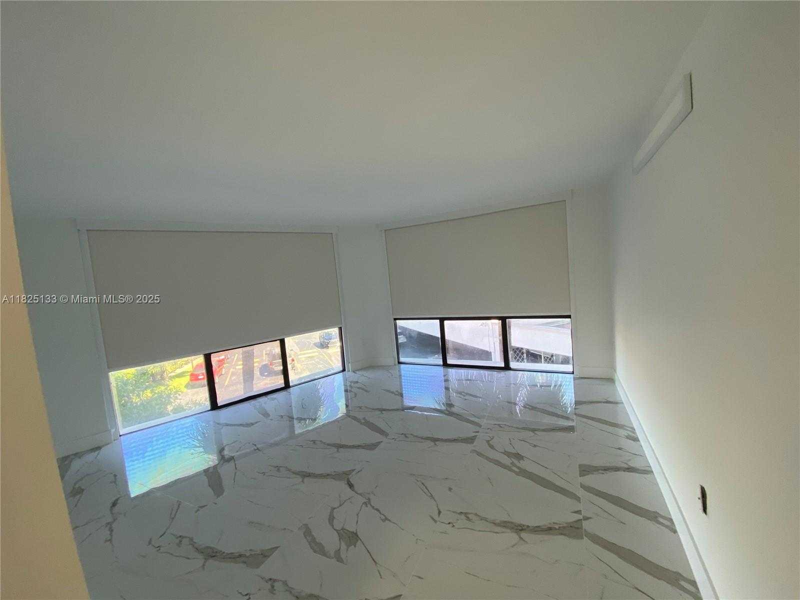 Small Image of 13951 KENDALE LAKES CIR #301A, Miami Number 6