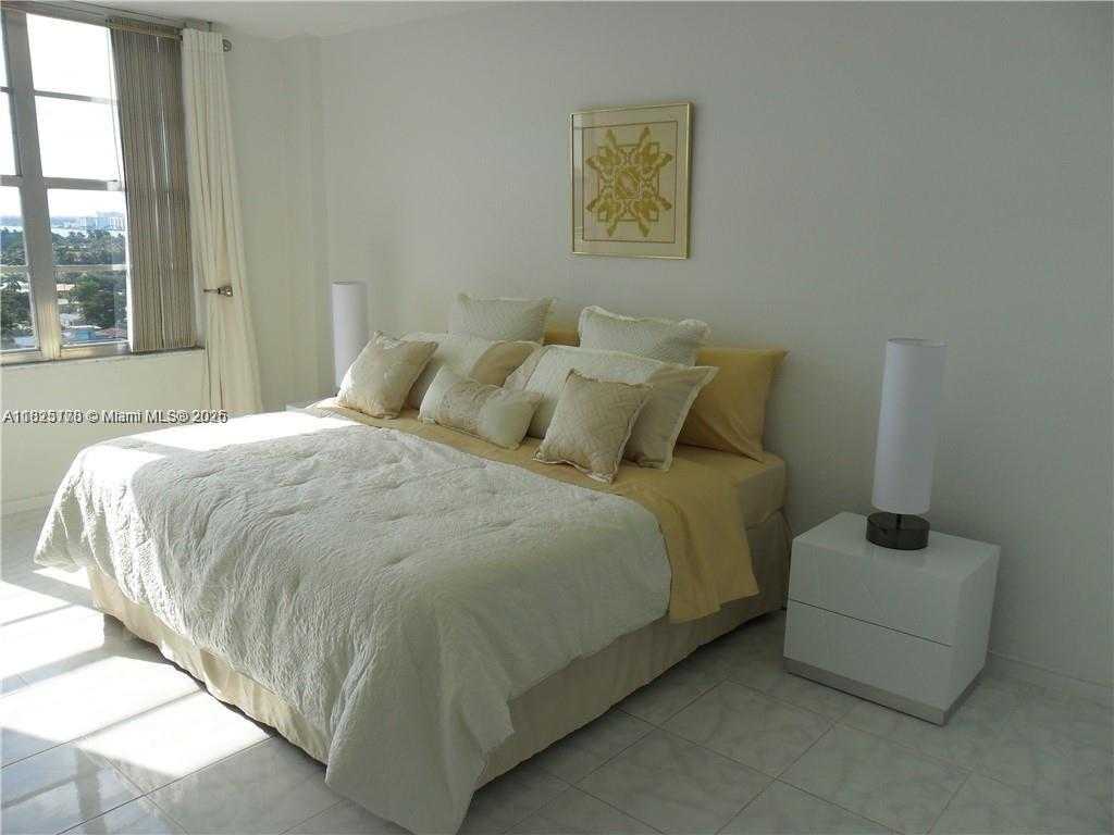 Small Image of 5600 COLLINS AVE #14P, Miami Beach Number 12