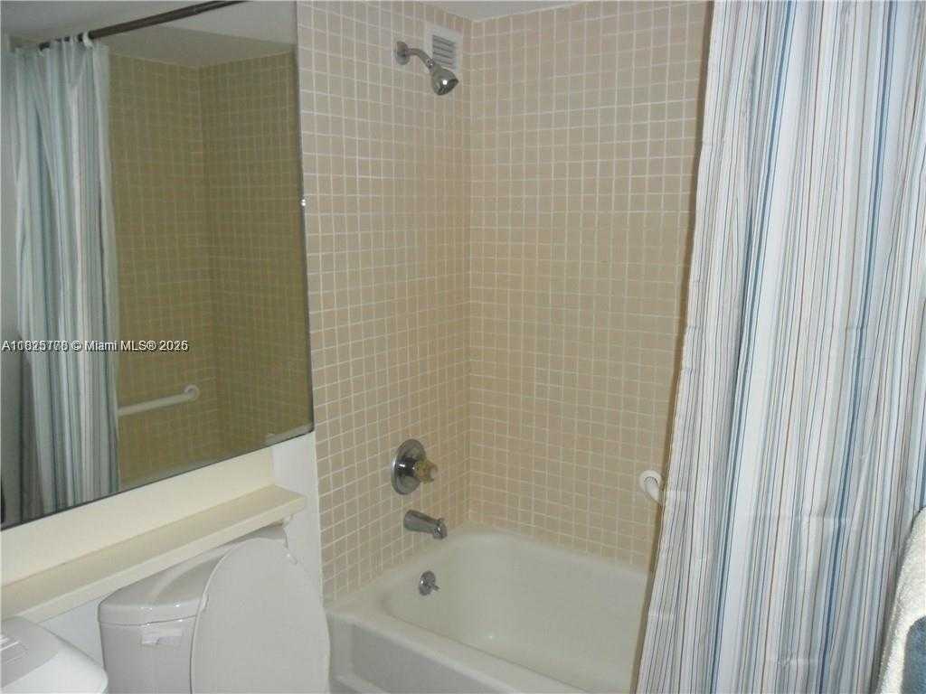 Small Image of 5600 COLLINS AVE #14P, Miami Beach Number 14