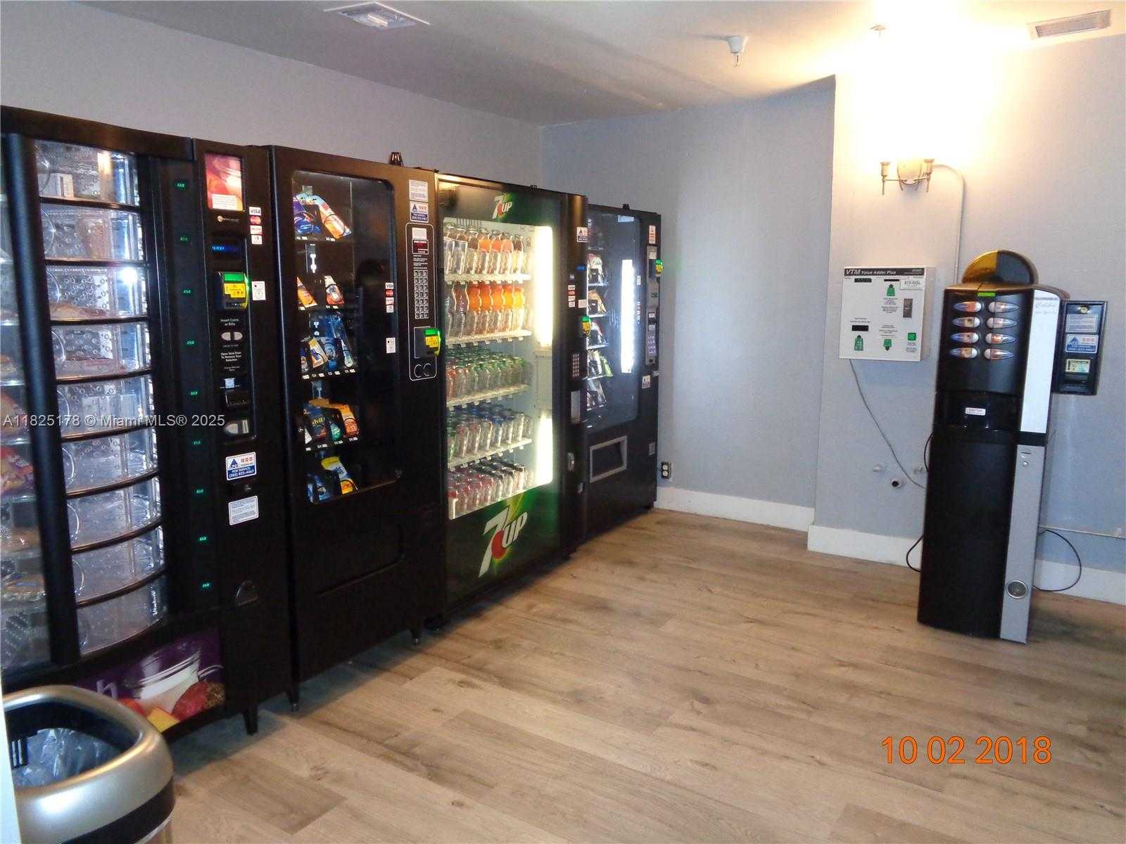 Small Image of 5600 COLLINS AVE #14P, Miami Beach Number 20