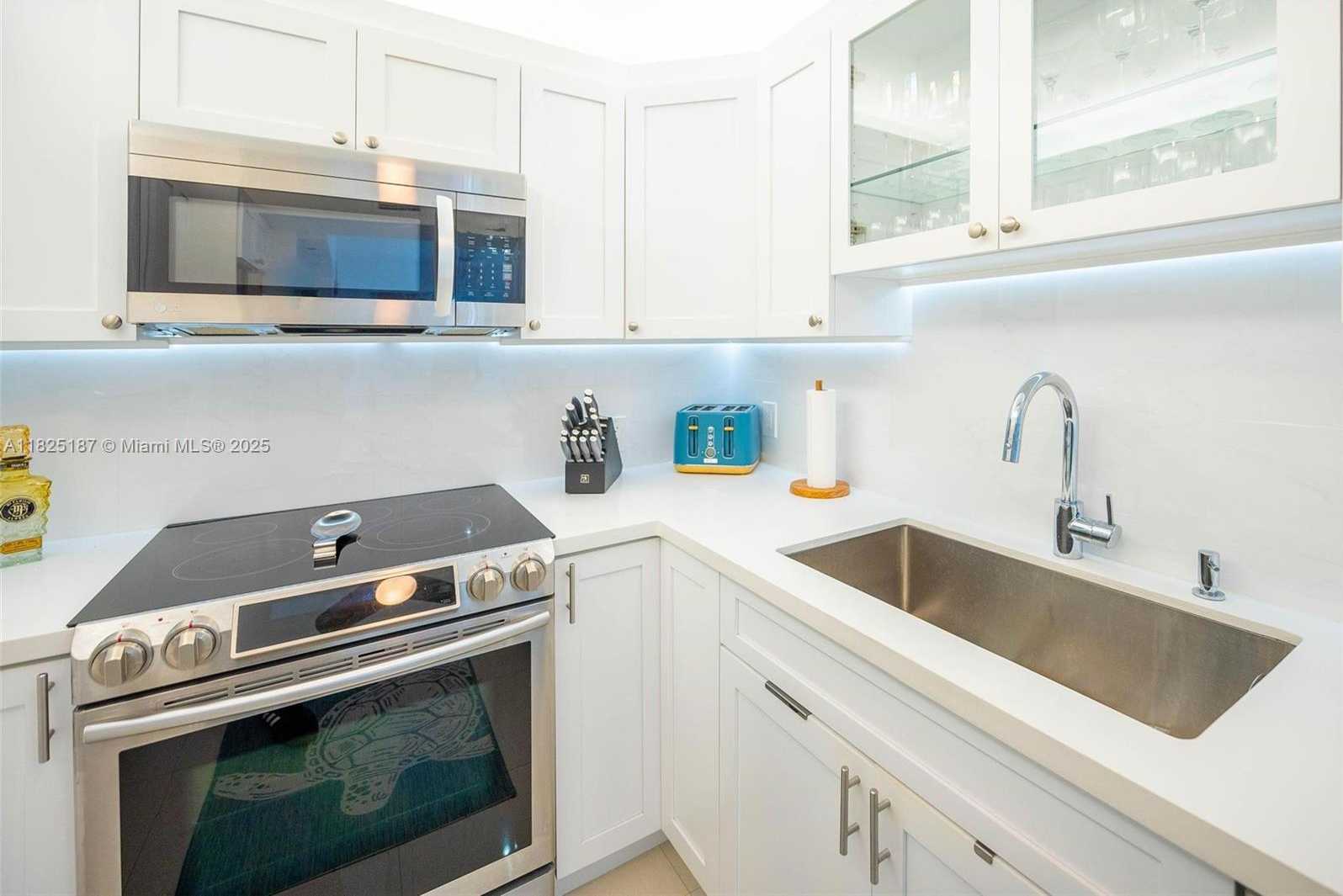 Small Image of 3675 NORTH COUNTRY CLUB DR #1006, Aventura Number 16