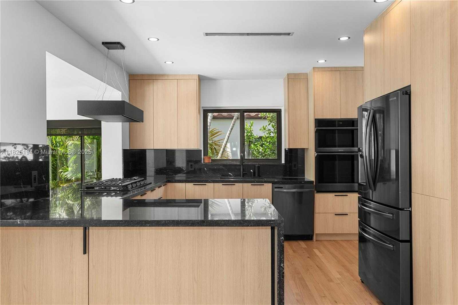 Small Image of 246 NORTH WEST 93RD ST, Miami Shores Number 11