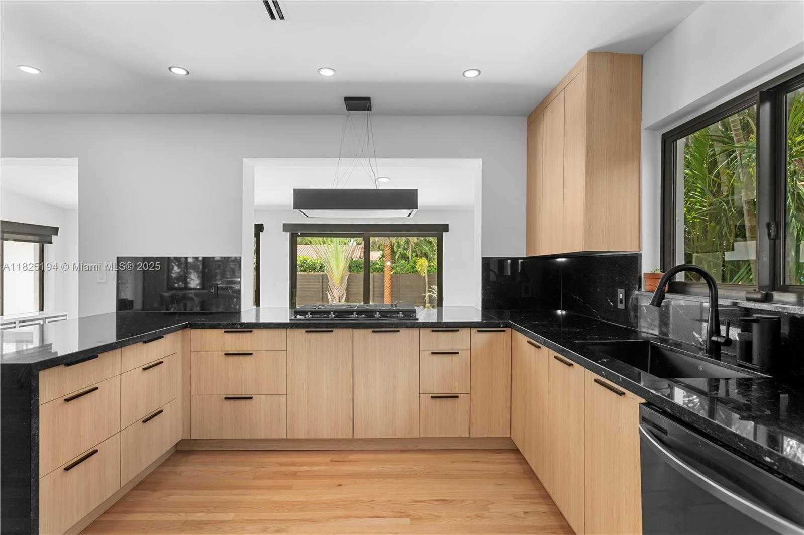 Small Image of 246 NORTH WEST 93RD ST, Miami Shores Number 12