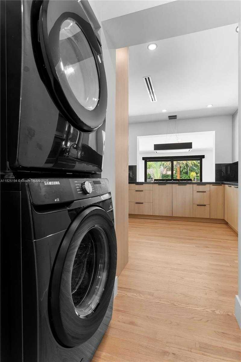 Small Image of 246 NORTH WEST 93RD ST, Miami Shores Number 26