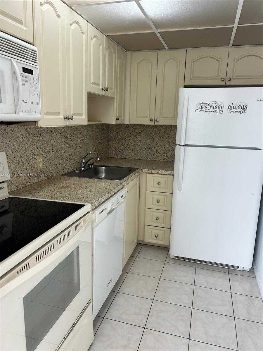 Small Image of 6969 COLLINS AVE #701, Miami Beach Number 14