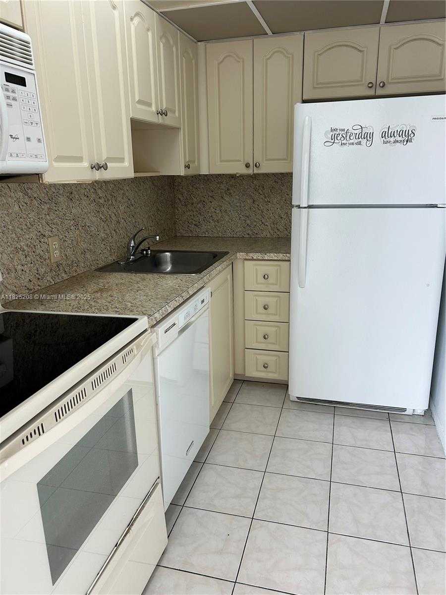 Small Image of 6969 COLLINS AVE #701, Miami Beach Number 15