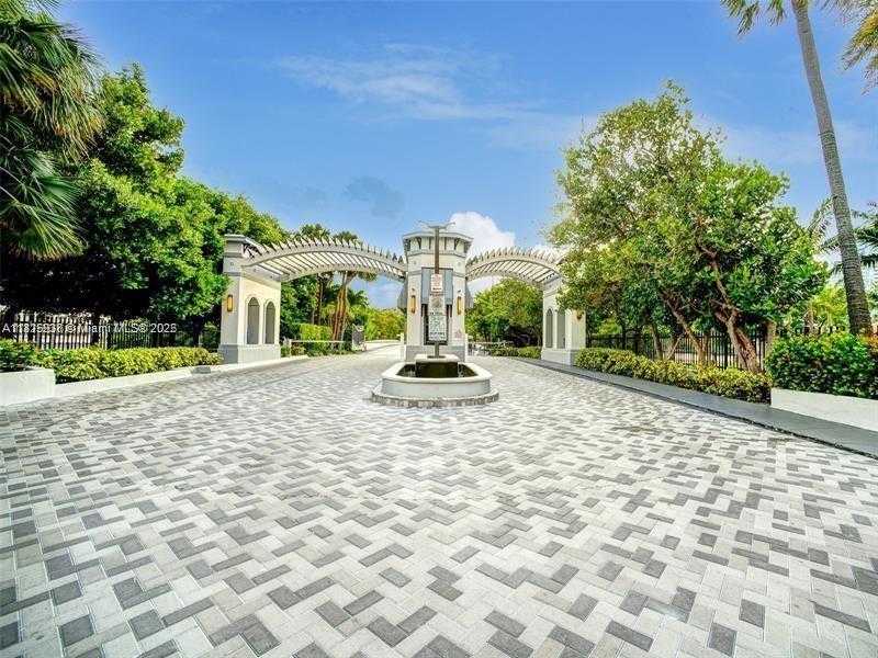 Small Image of 440 POINCIANA DR #1615, Sunny Isles Beach Number 2