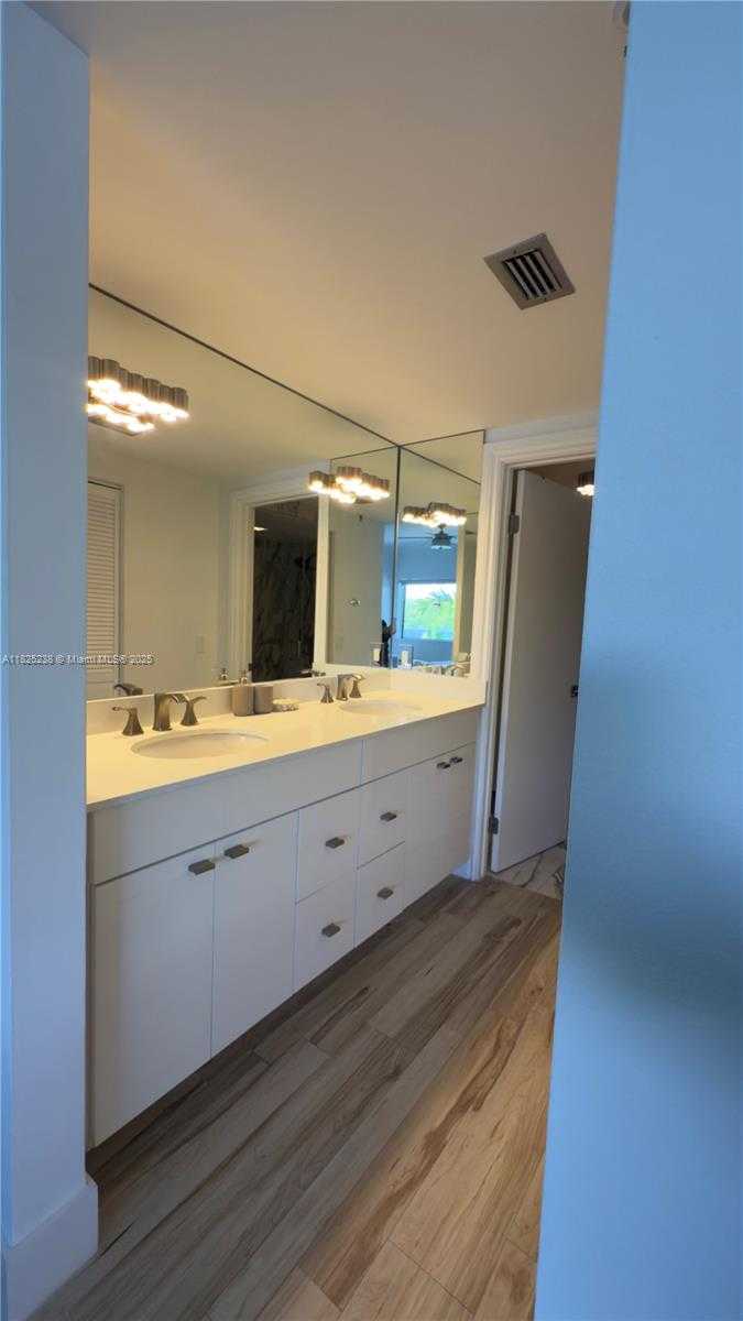Small Image of 440 POINCIANA DR #1615, Sunny Isles Beach Number 27