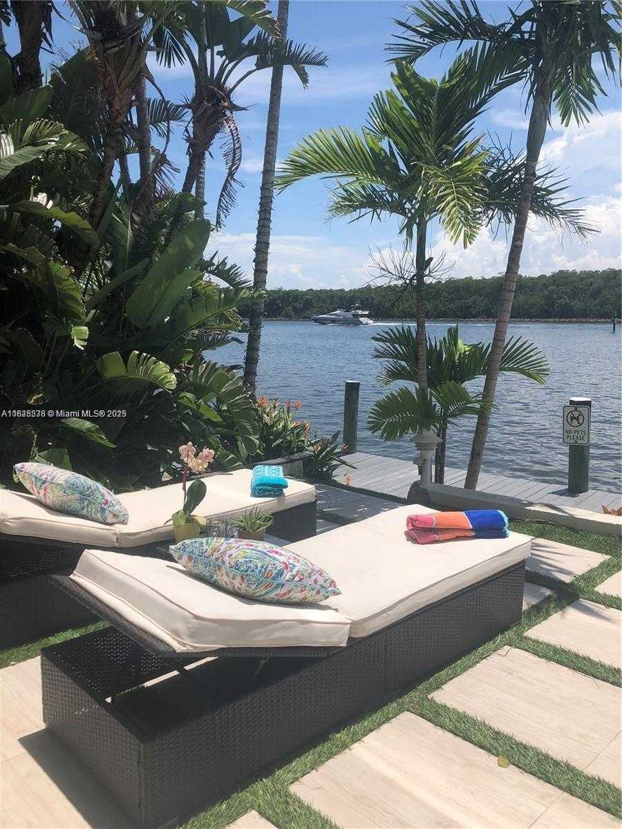 Small Image of 440 POINCIANA DR #1615, Sunny Isles Beach Number 5