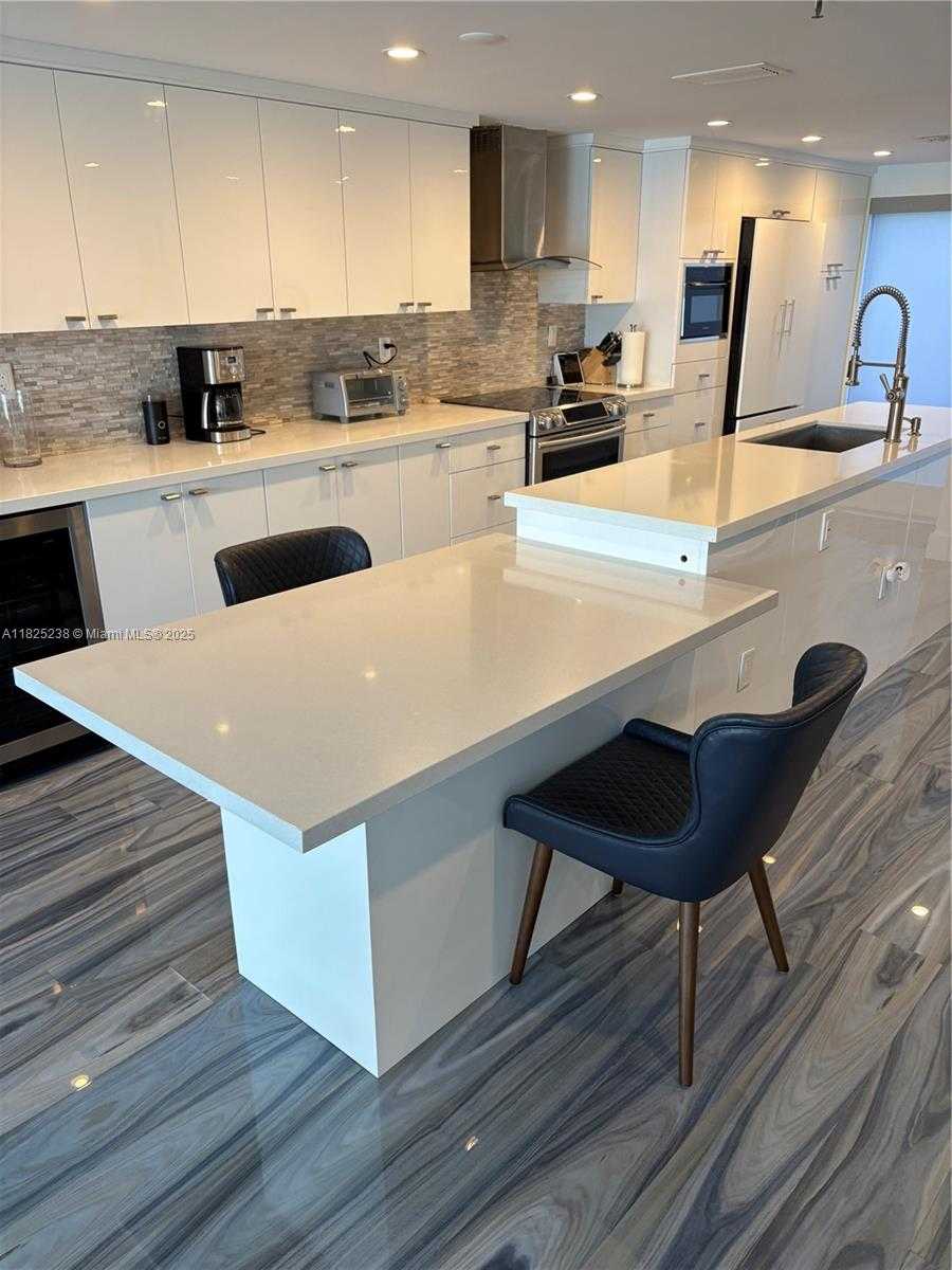 Small Image of 440 POINCIANA DR #1615, Sunny Isles Beach Number 8