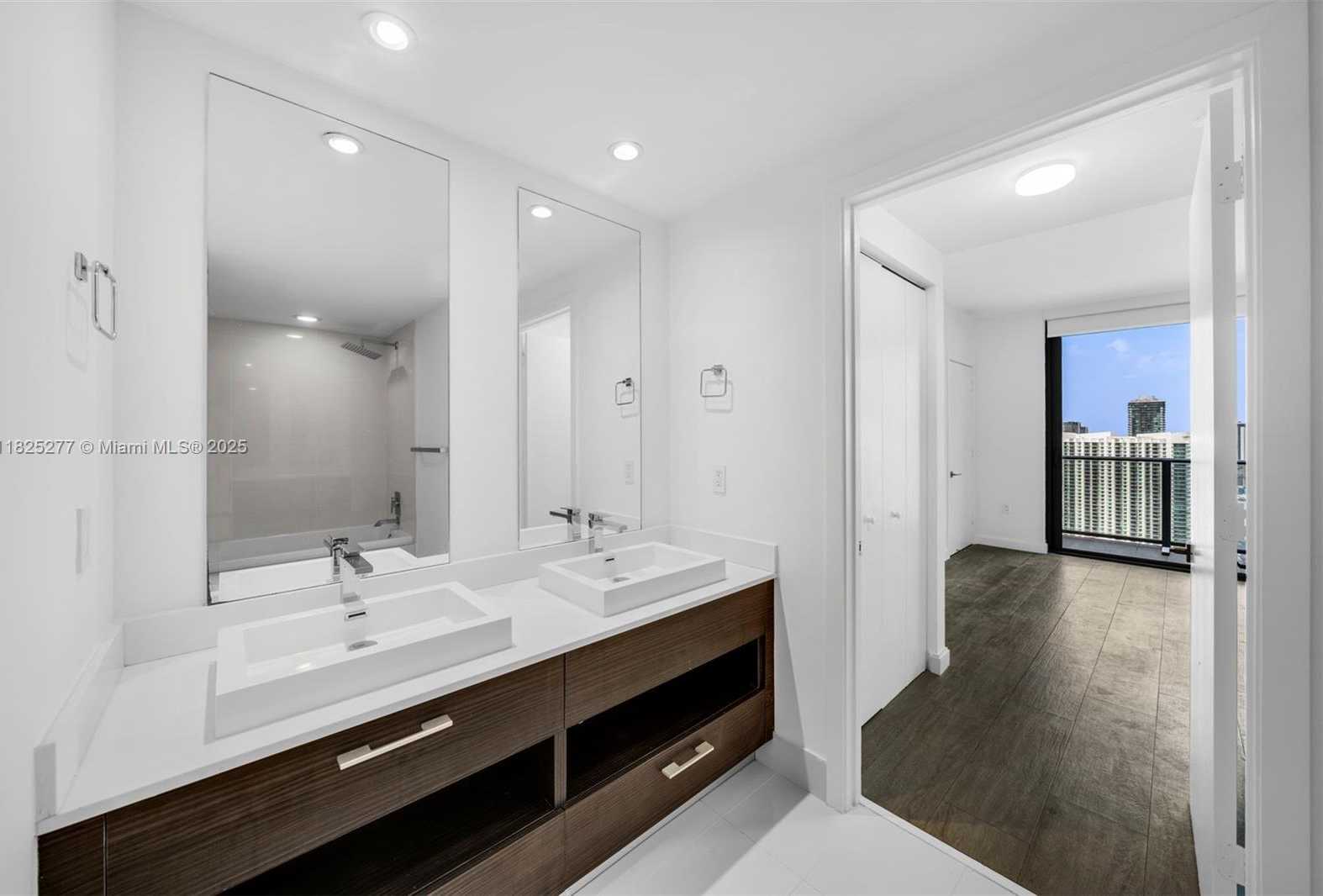 Small Image of 45 SOUTH WEST 9TH ST #4009, Miami Number 15