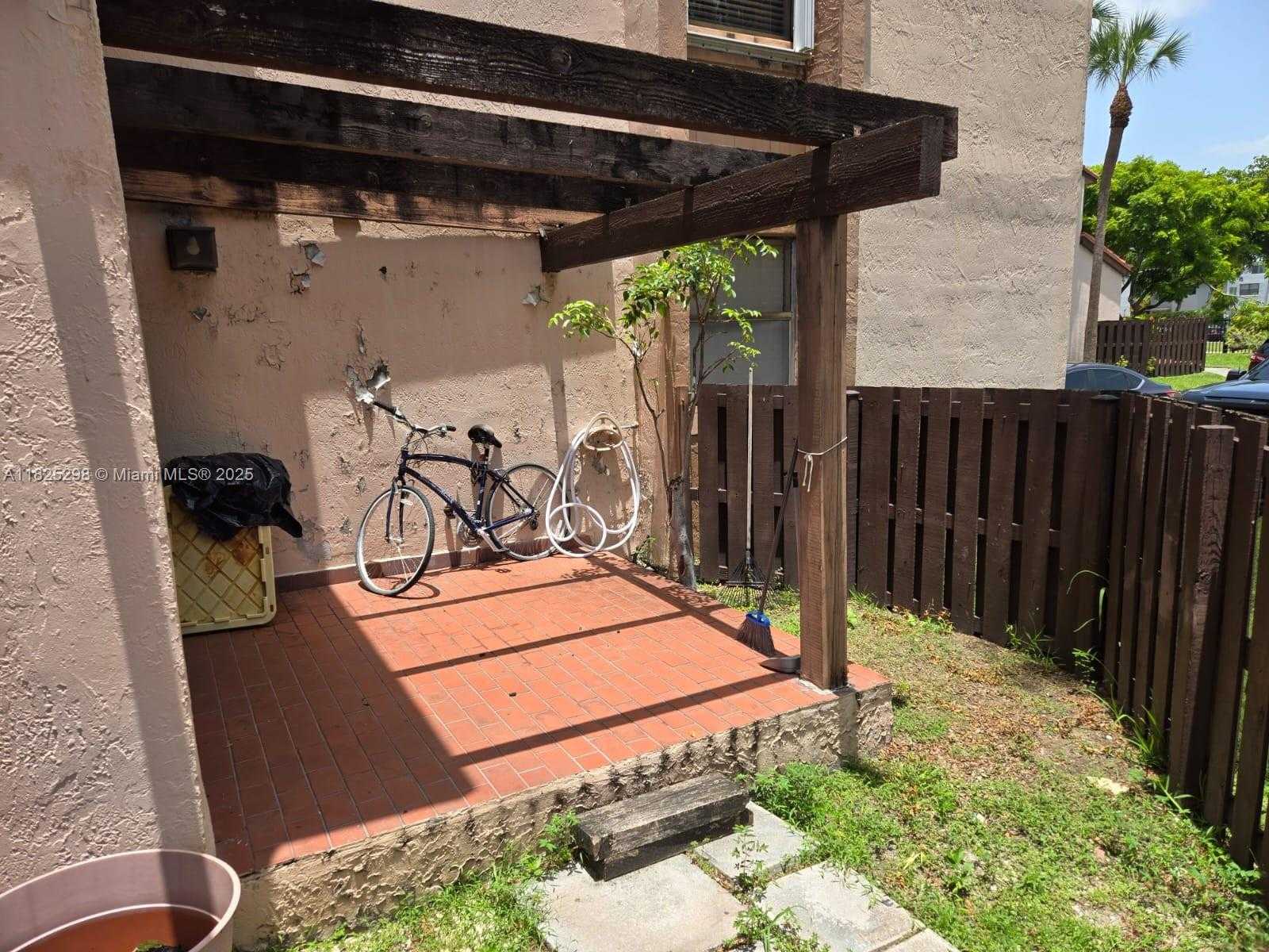 Small Image of 685 WEST PARK DR #101-11, Miami Number 4