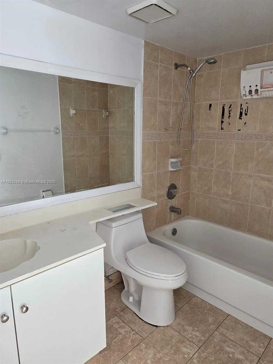 Small Image of 685 WEST PARK DR #101-11, Miami Number 7