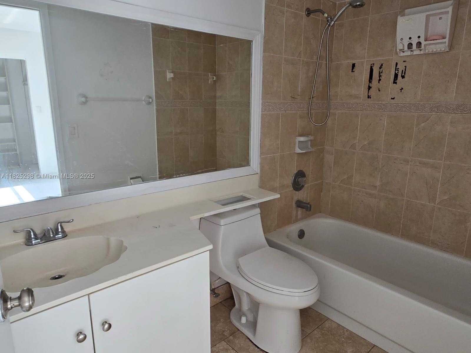 Small Image of 685 WEST PARK DR #101-11, Miami Number 8