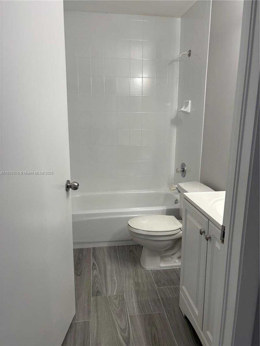 Small Image of 8013 LAKE DR #205, Doral Number 13