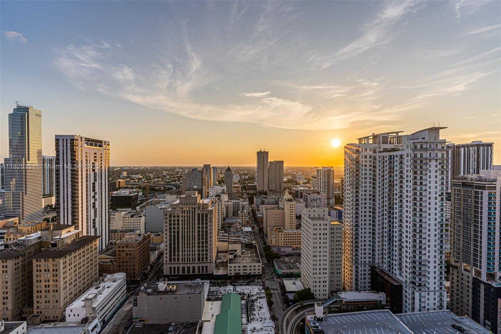 Small Image of 50 Biscayne Blvd, Miami, FL 33132, USA Number 2