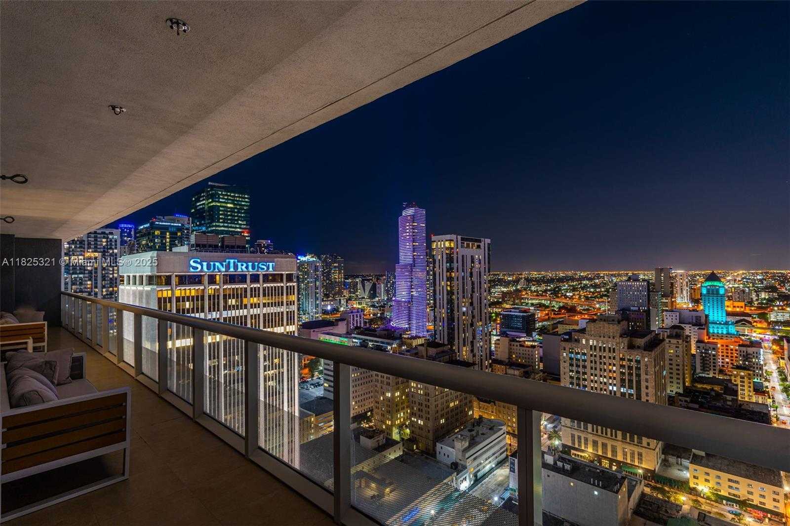 Small Image of 50 Biscayne Blvd, Miami, FL 33132, USA Number 30