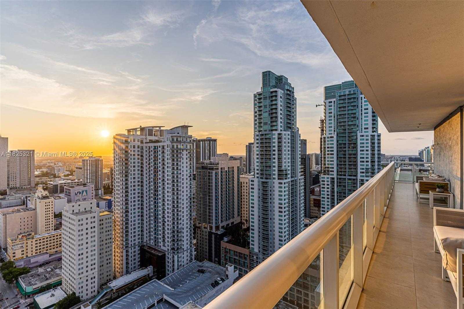 Small Image of 50 Biscayne Blvd, Miami, FL 33132, USA Number 33