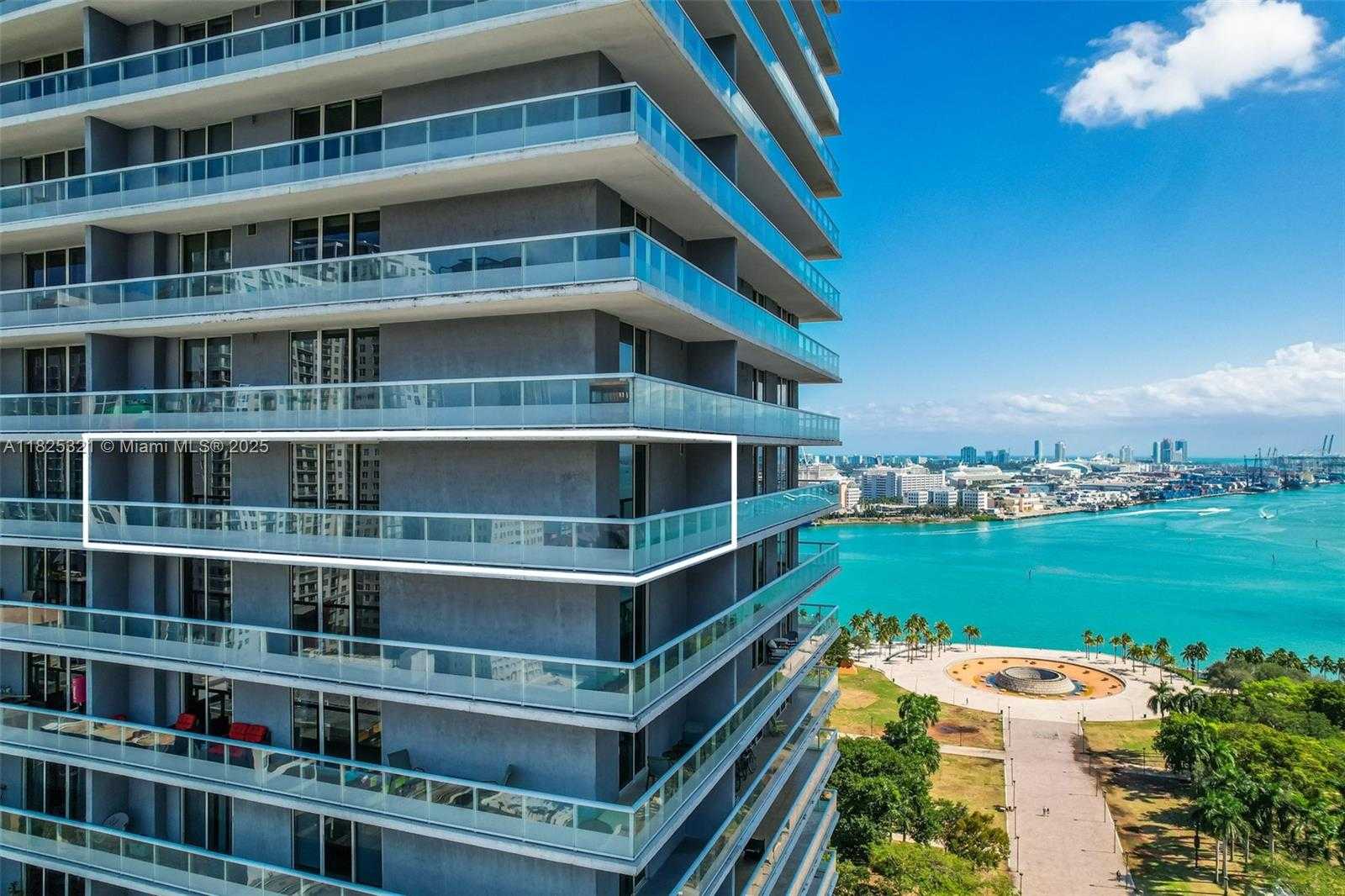 Small Image of 50 Biscayne Blvd, Miami, FL 33132, USA Number 4