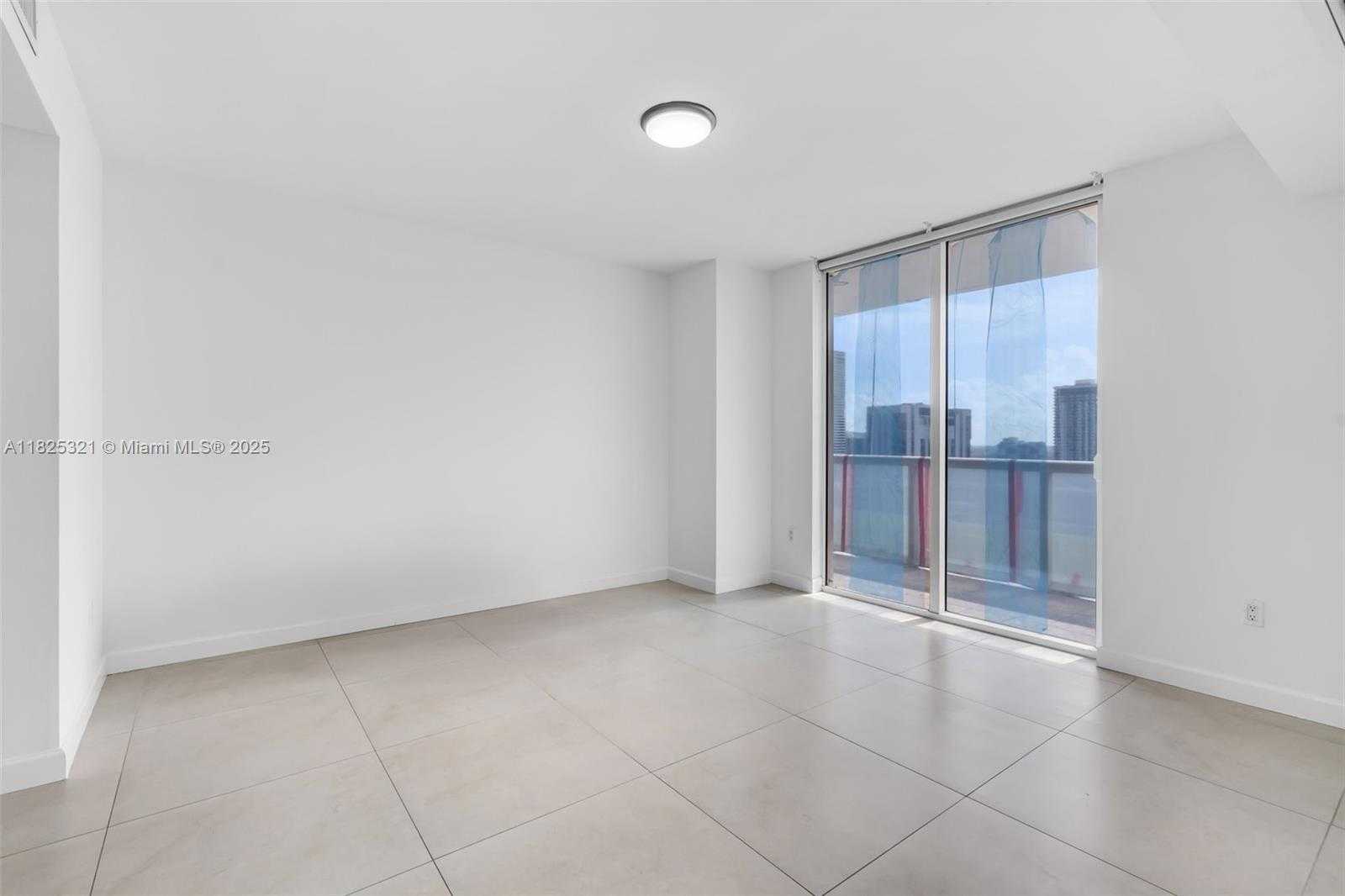 Small Image of 50 Biscayne Blvd, Miami, FL 33132, USA Number 5