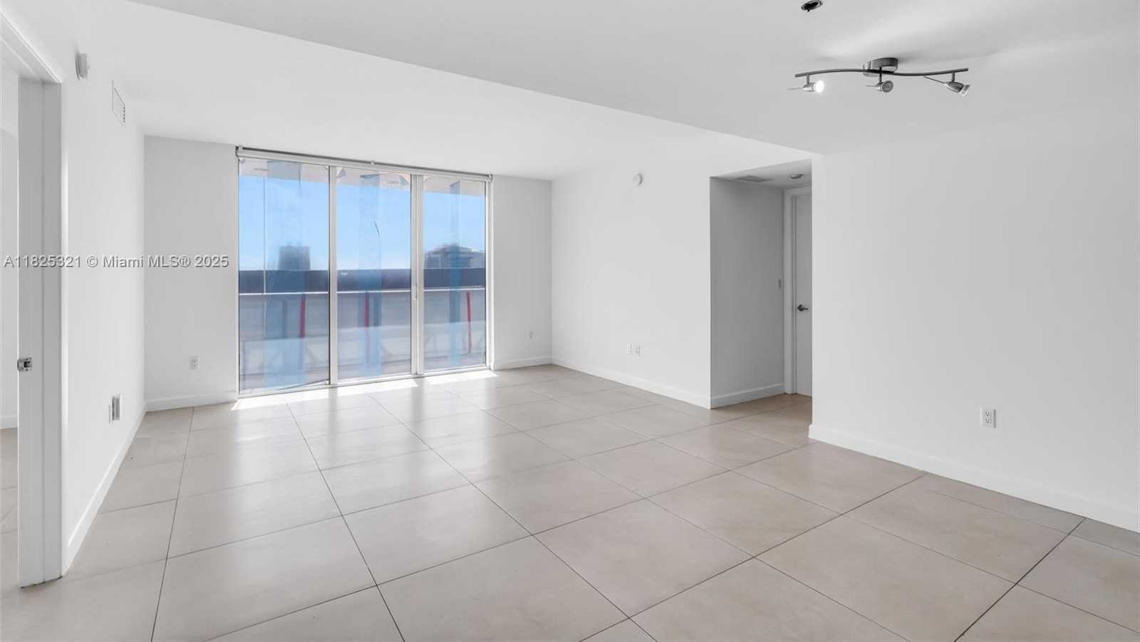 Small Image of 50 Biscayne Blvd, Miami, FL 33132, USA Number 6