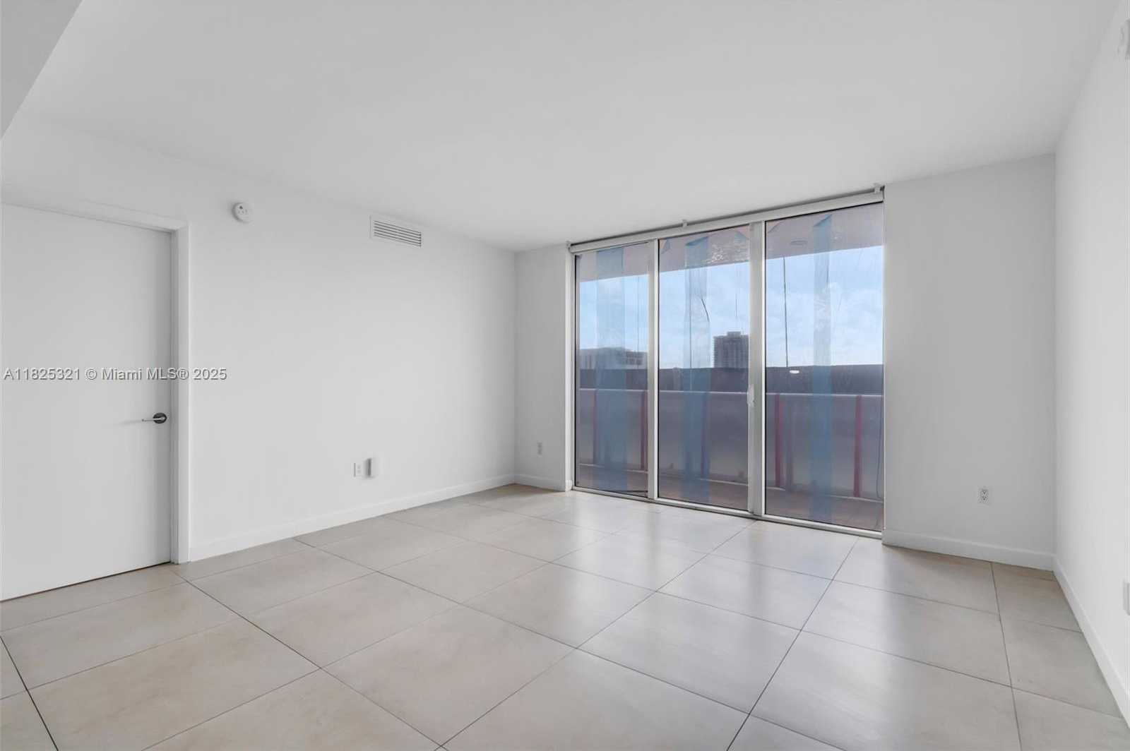 Small Image of 50 Biscayne Blvd, Miami, FL 33132, USA Number 8